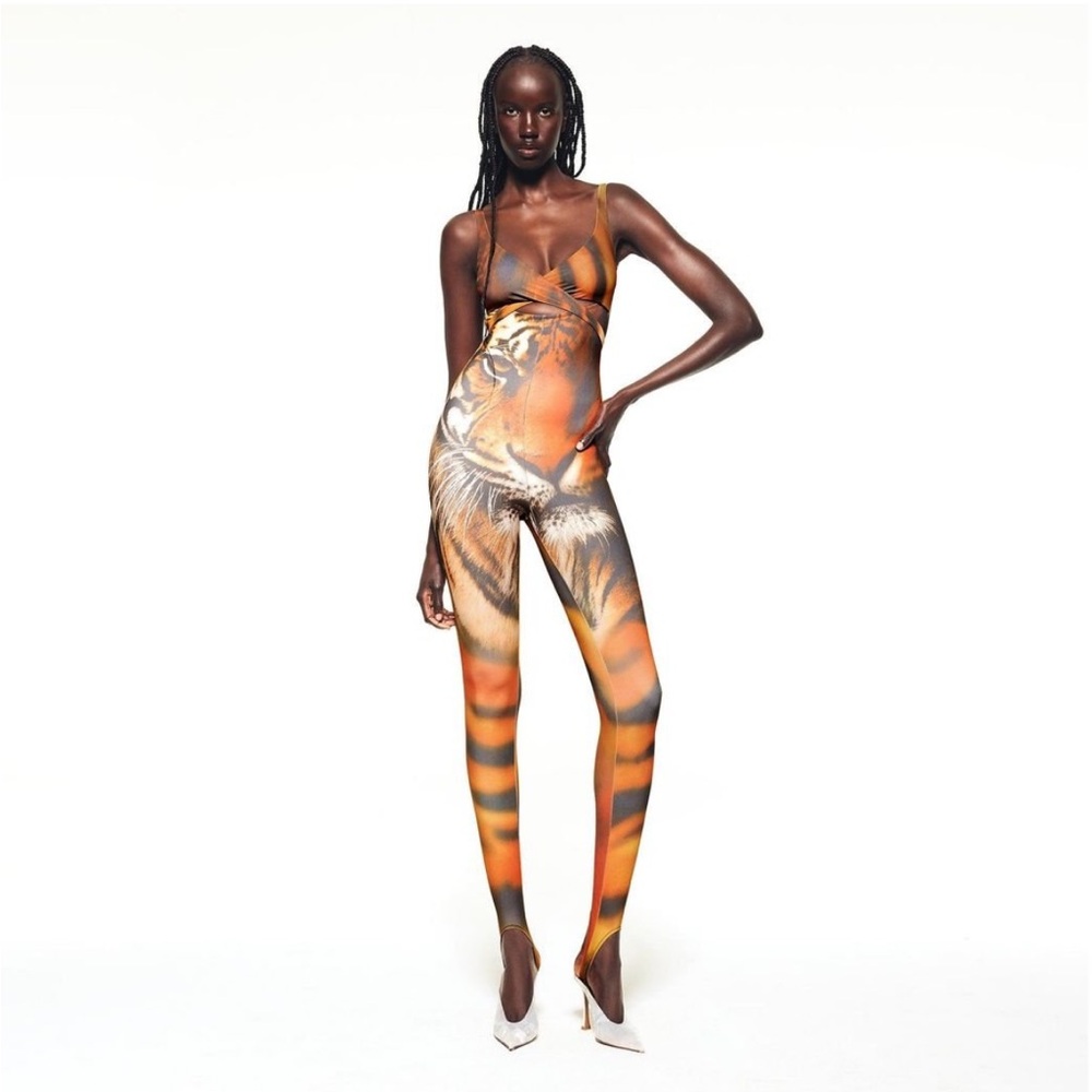 🔥NWT SKIMS x Roberto Cavalli Wrap Catsuit SMALL - Picture 8 of 9